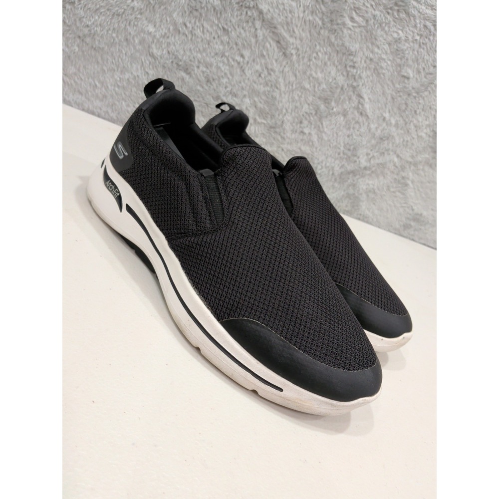 Skechers Men's Sz 10.5 WW Go Walk Arch Fit Togpath Sneaker Black